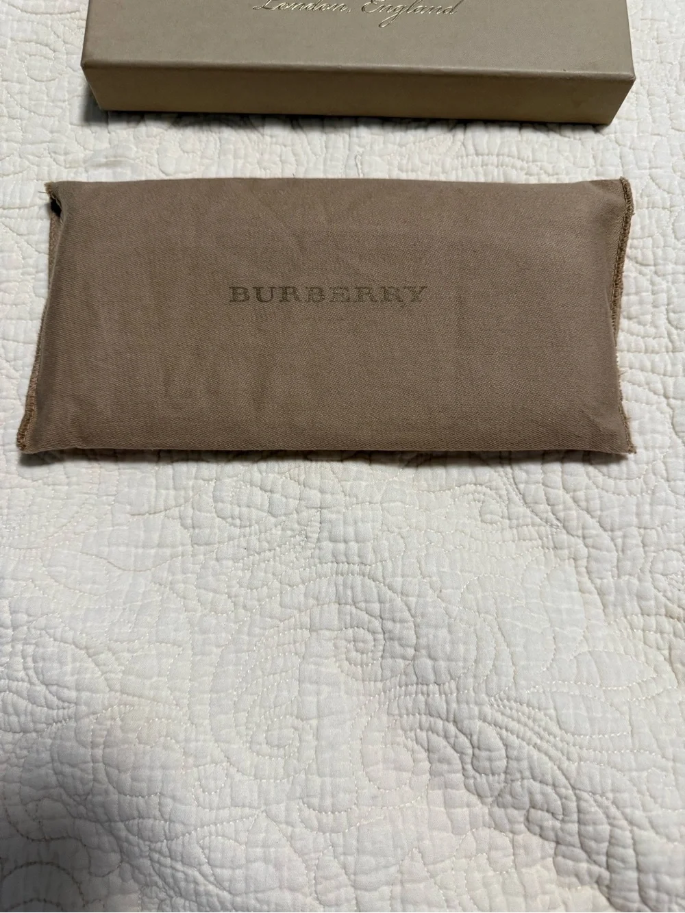 Burberry iconic Leather & Beige Check Wallet! Full inclusion with COA!!